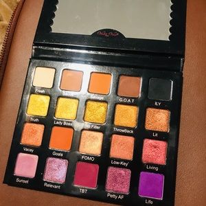 Violet Voss Makeup - Violet Voss HASHTAG PALETTE Violet Voss Makeup - Violet Voss HASHTAG PALETTE